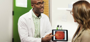 eye exam - child and eye doctor